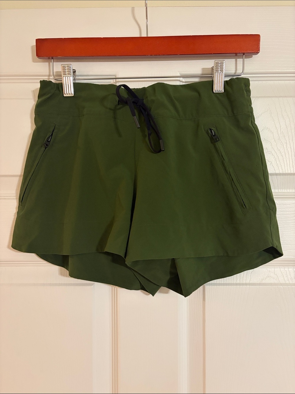 Athleta Hudson Olive Green Board Hiking Active Shorts Size 2